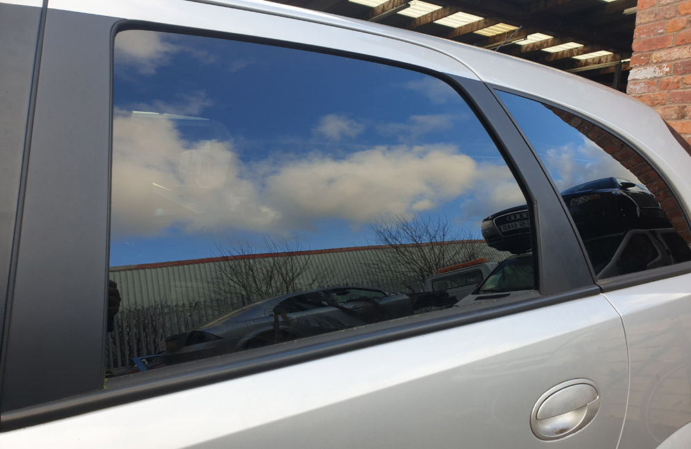Vauxhall Meriva Design 16V Door window glass passenger side rear